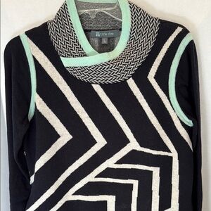 Title Nine Black and White Sweater tunic size Large